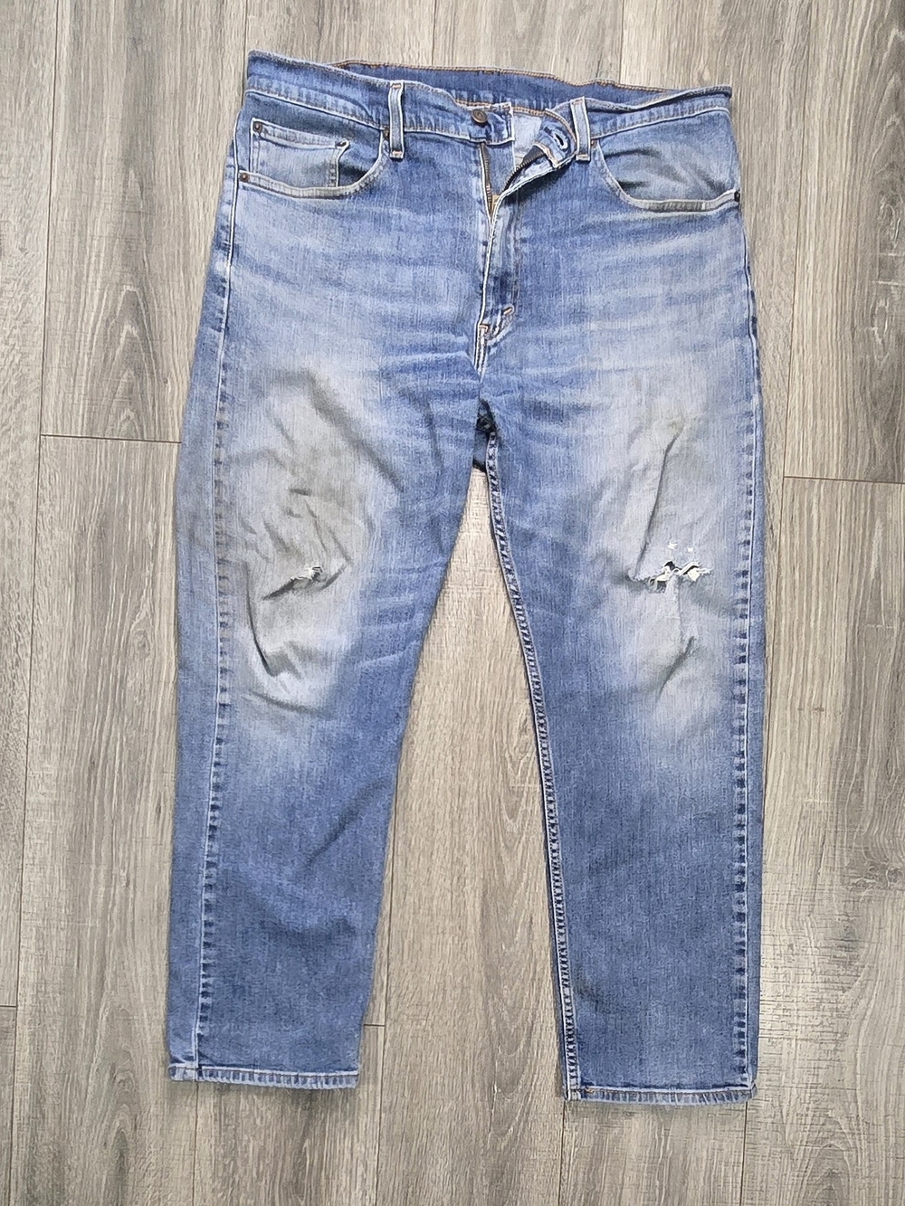 Levi’s 505 Regular Fit Jeans Men 38x30 Light Wash Distressed Straight Leg Denim.